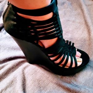 BLACK WEDGES